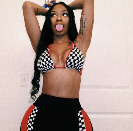 Ashley Burgos model erotic img