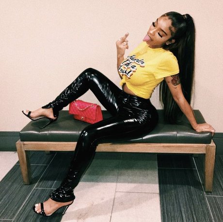 Ashley Burgos model hd photo