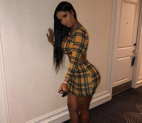 Ashley Burgos beautiful actress image