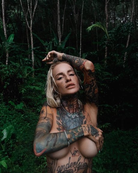 Bantikboy_ model top picture