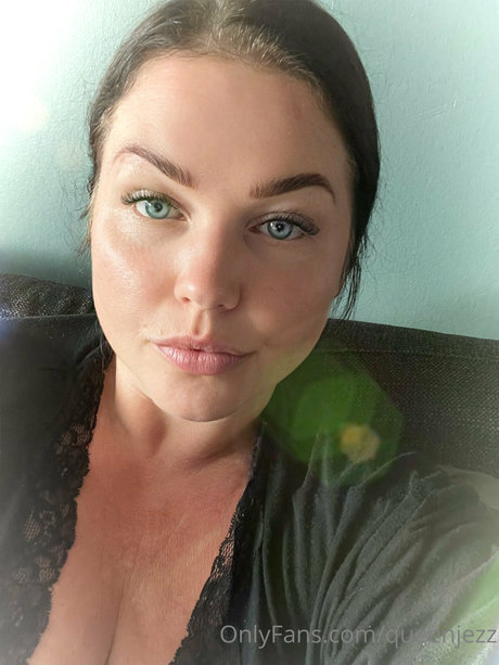 Queenjezz sexy actress photo