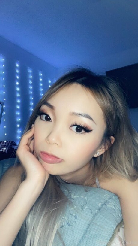 V boo pornstar adult image