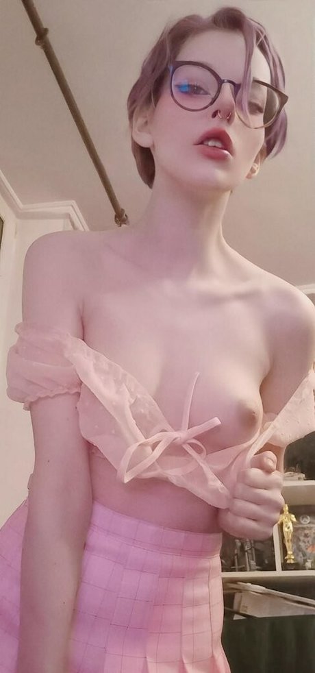 Kaeru Kukki nude actress pictures