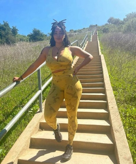 hairy armpits onlyfans pornographic images