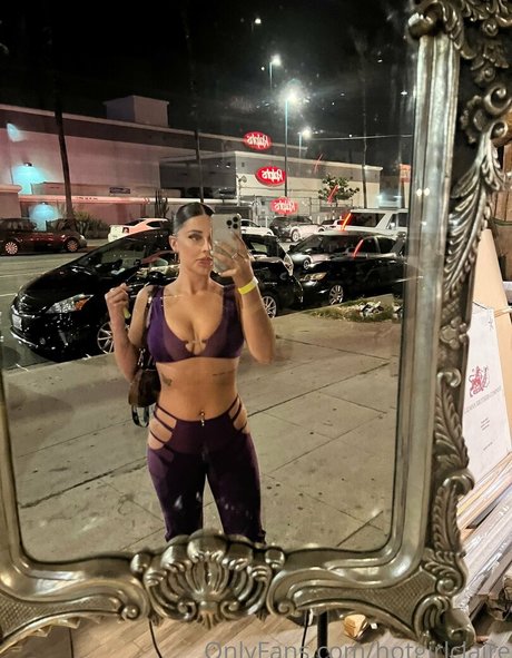 Submissive Skylar hot pornstar pics