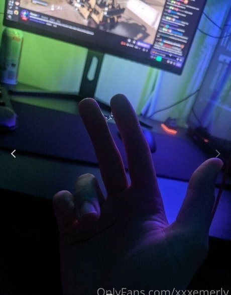 xEmerly model art pics