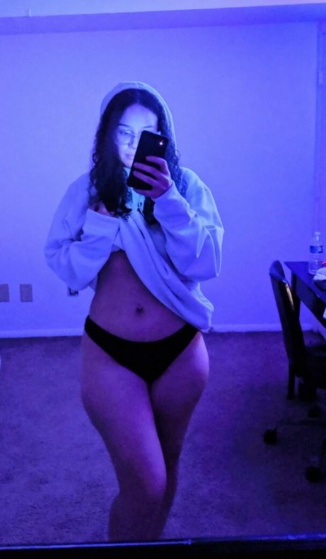 xEmerly model adult img