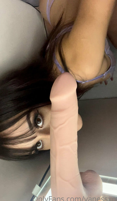 Vanessxo sexy pornstar image