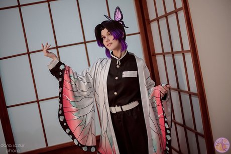 Ariadna Lobe adult model picture