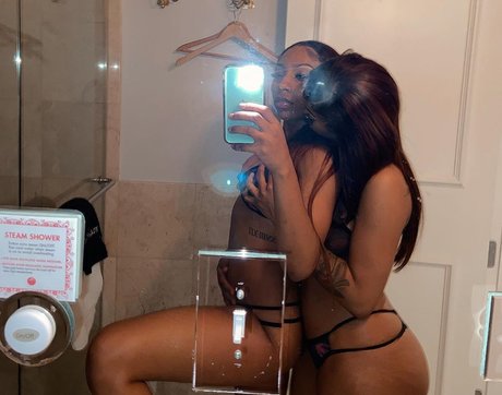 Lola and Moni pornstar high quality pictures