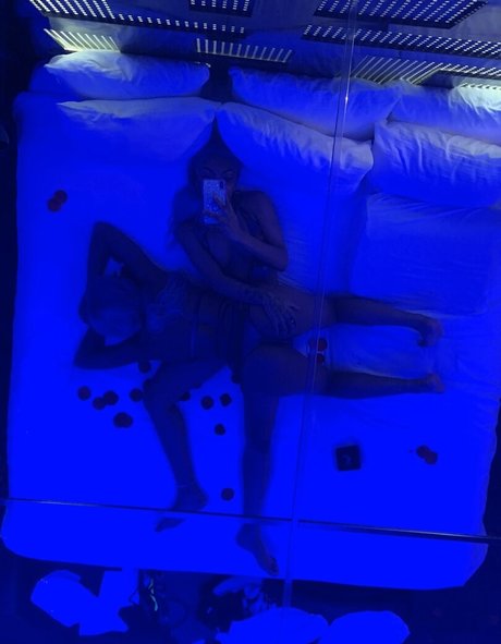 Lola and Moni model top pictures