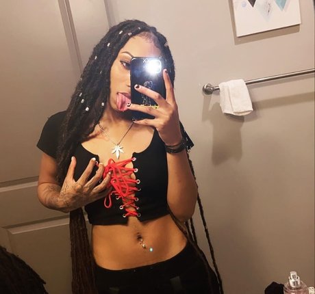 Lola and Moni nudes actress images