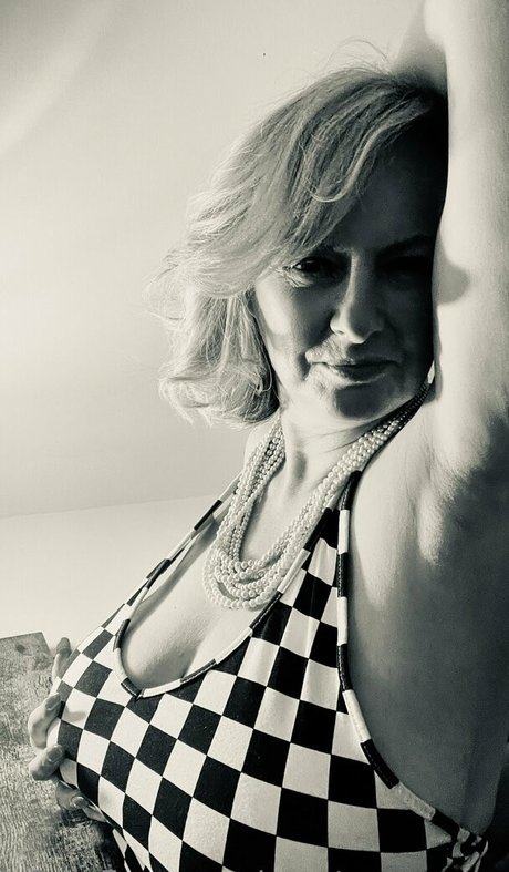 CourtesanAnna sex model photo