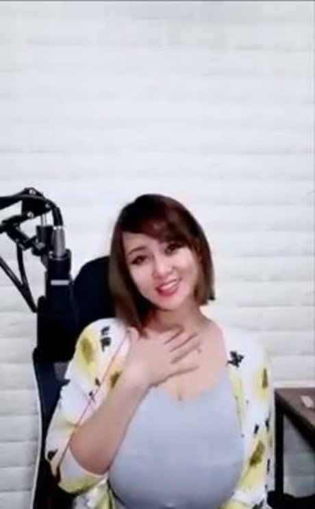 Ma Yourong_ adult model image