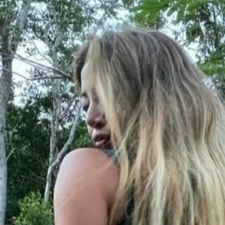 Susi Cruz sexy model image