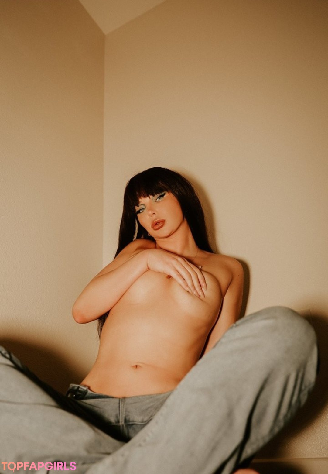 big tits brunette onlyfans nude archive