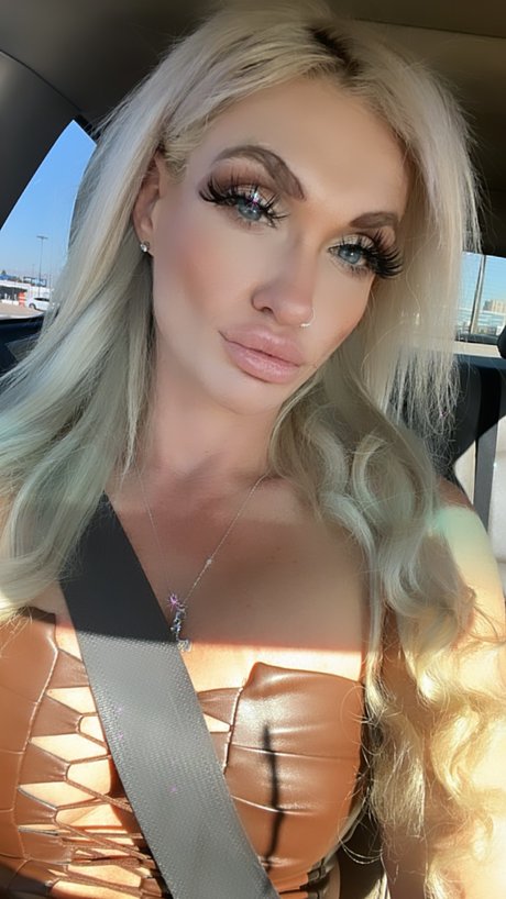 Christina Lee naked star archive