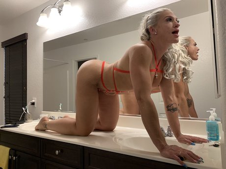 Christina Lee star porn photo