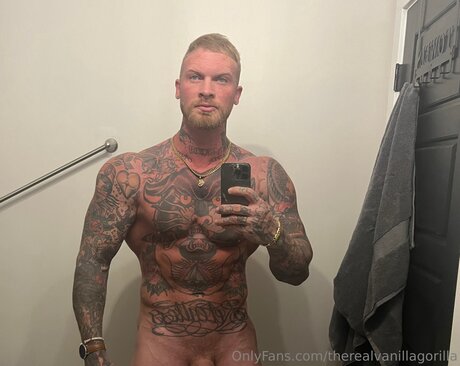 Therealvanillagorilla model nude photos