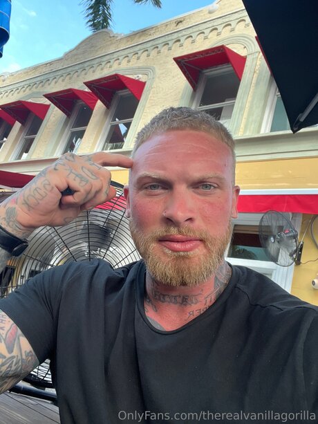 Therealvanillagorilla xxx model pic