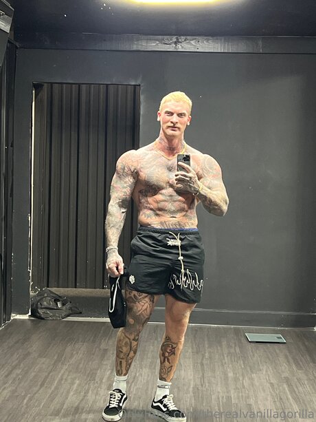 Therealvanillagorilla porn model pic