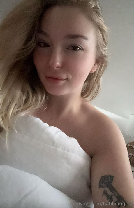 Babbiangela hot actress pics