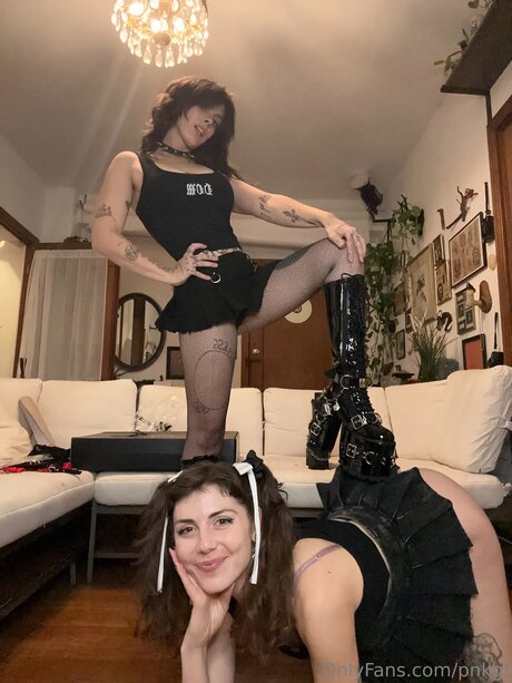 Pnkgf model free photo