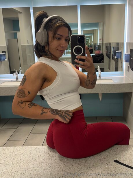 Yoursecretrito model art pictures