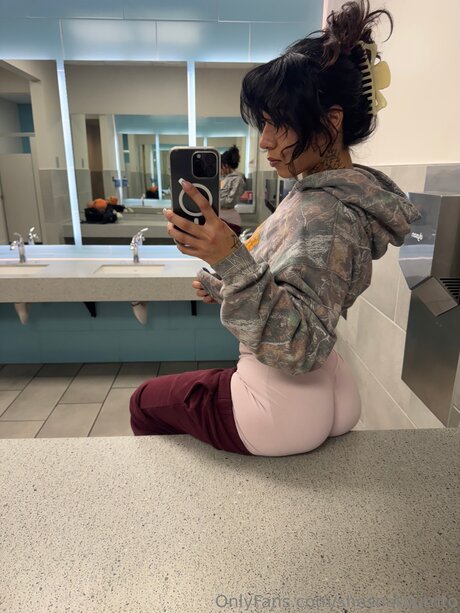 Yoursecretrito exclusive model image