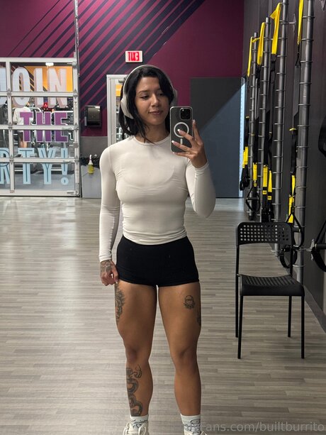 Yoursecretrito model erotic pics