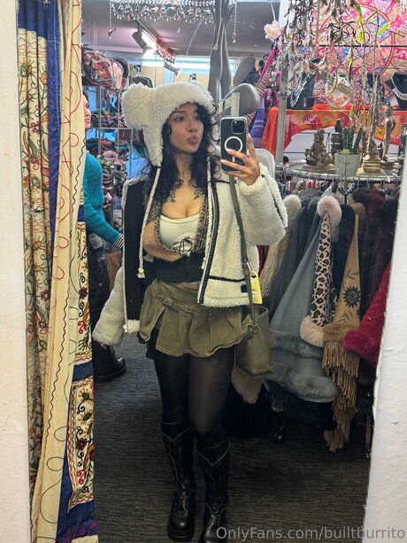 Yoursecretrito nudes model pics