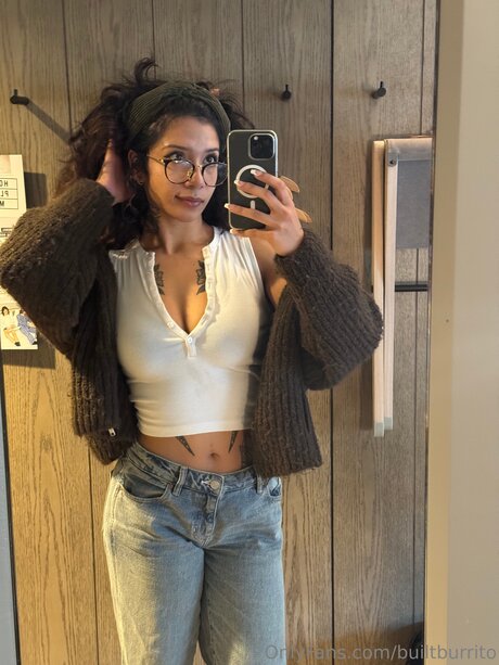 Yoursecretrito hot actress photo