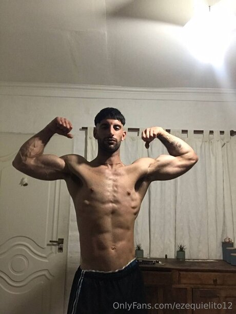 Ezequielito12 hot model images