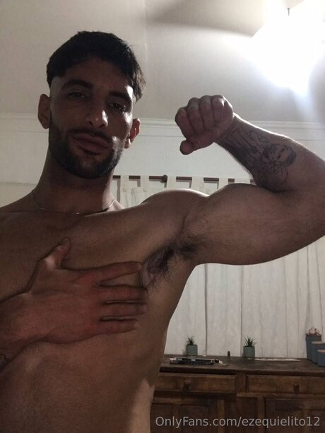 Ezequielito12 porn model pic