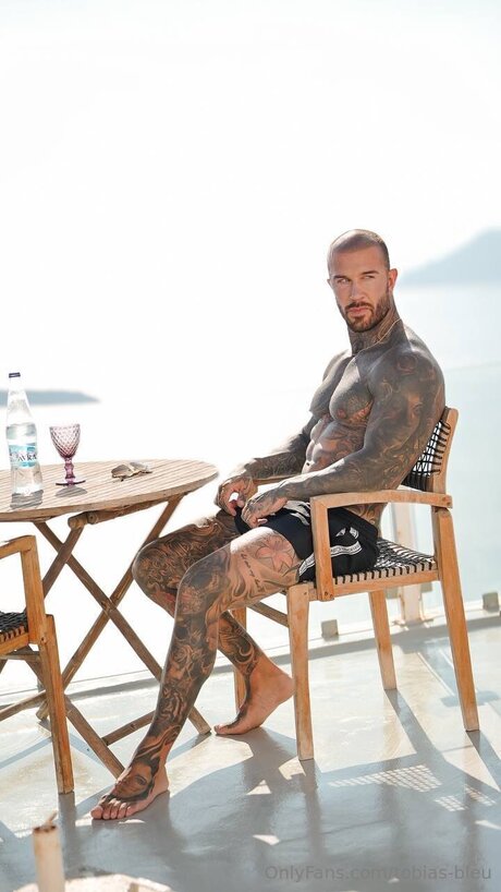 Tobias Bleu model naked image