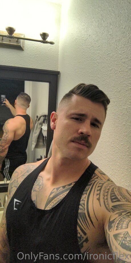 Ironicflex naked model picture