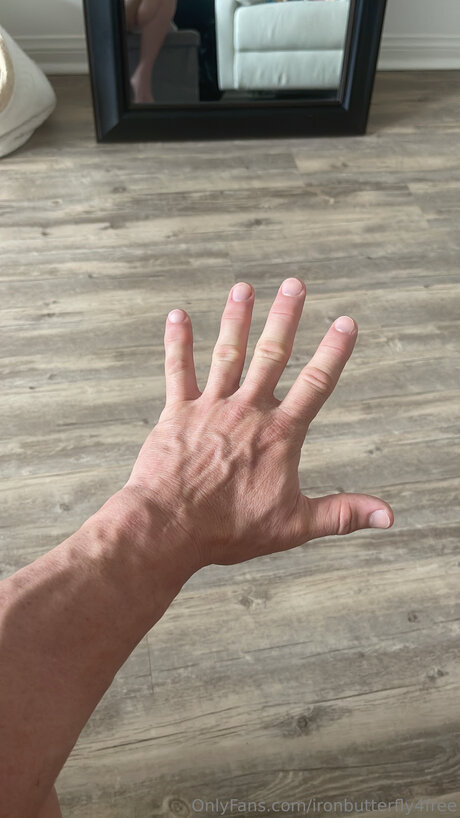 Ironbutterfly4free model exclusive photos