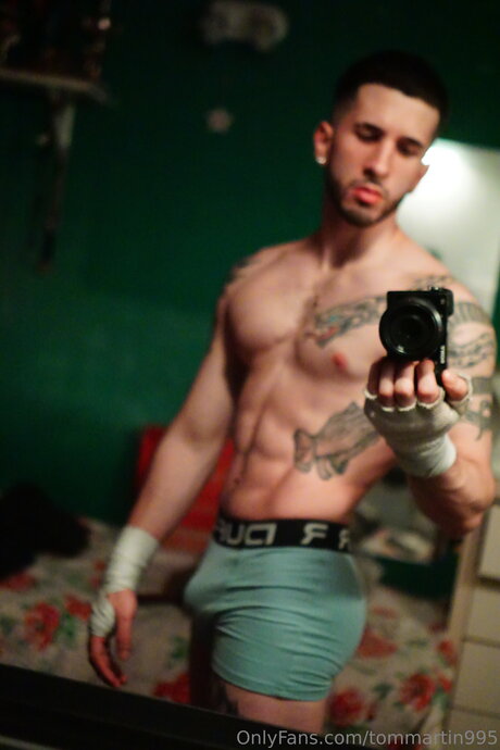 Tommartin995 model naked picture