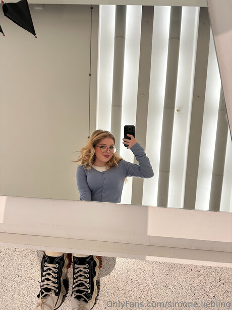 Simunka Show porn actress pic