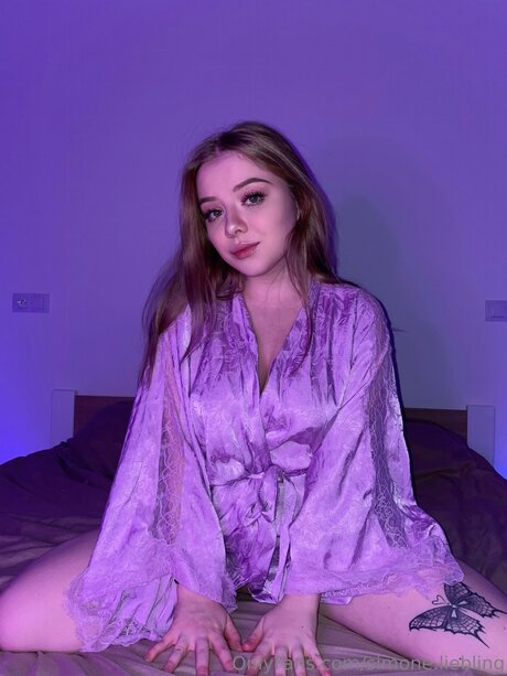 Simunka Show star sexy pics