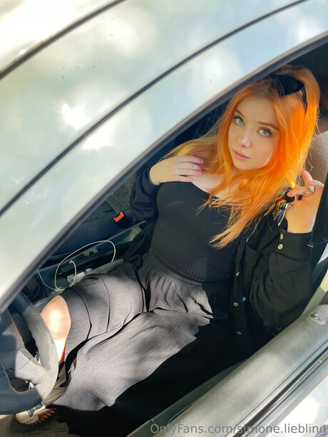 Simunka Show naked star pics