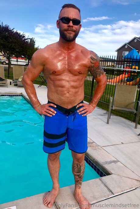 Musclemindsetfree naked actress pic