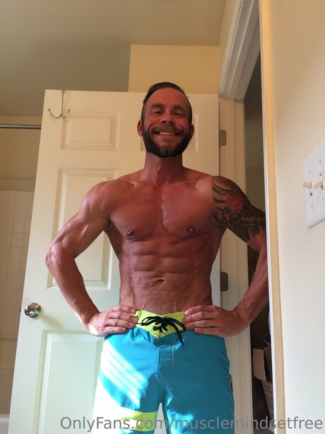 Musclemindsetfree erotic model picture