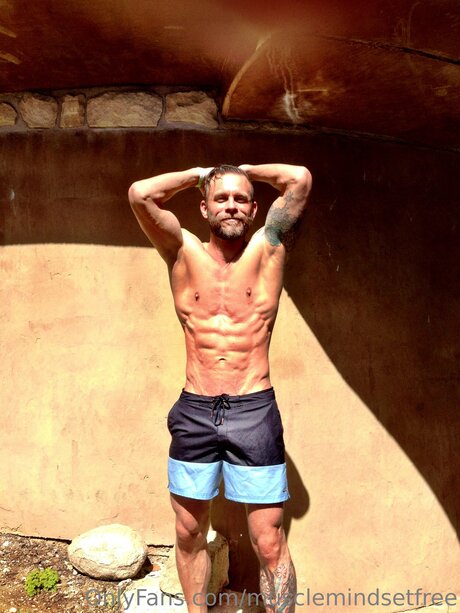 Musclemindsetfree nudes model picture