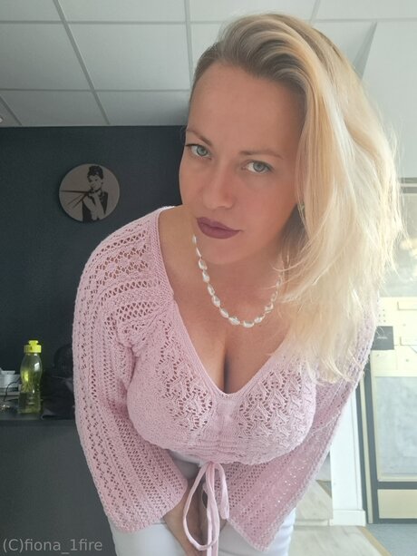 Fiona 1fire sexy actress image