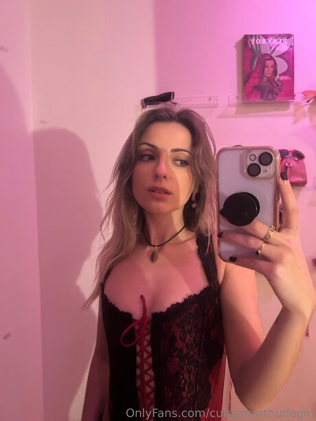 Cutesmartnudegirl beautiful model img