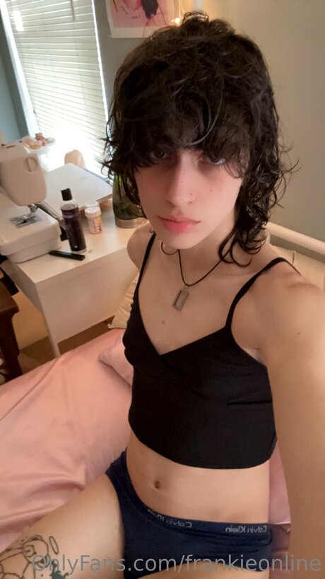 Frankieonline pornographic actress photo