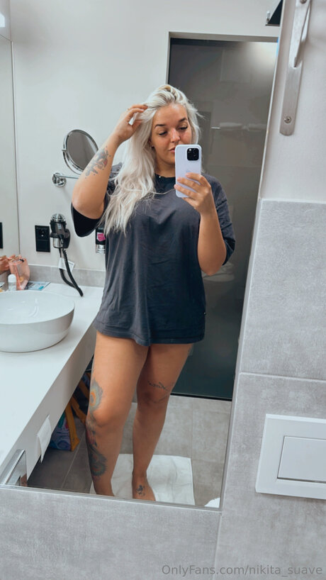 Nikita Suave model hot img