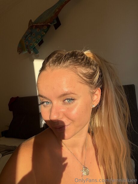 Jennibluee high quality pornstar picture