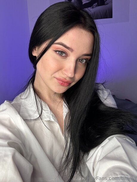 Tinylia pornstar naked image